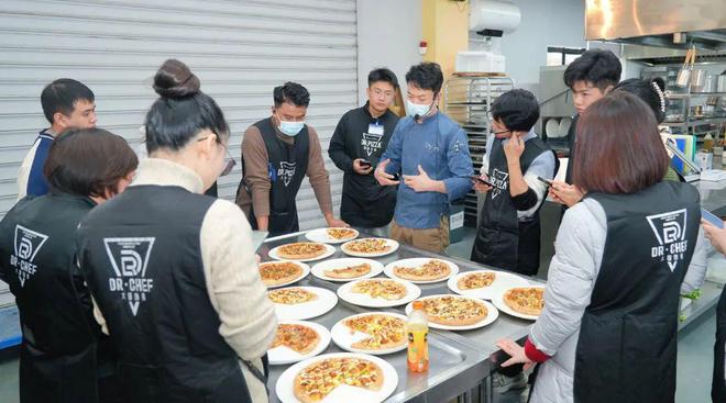 学会哪些技巧 ？步步皆关键招招拓市场！米乐m6登录入口烤出好吃的披萨饼需要(图10)