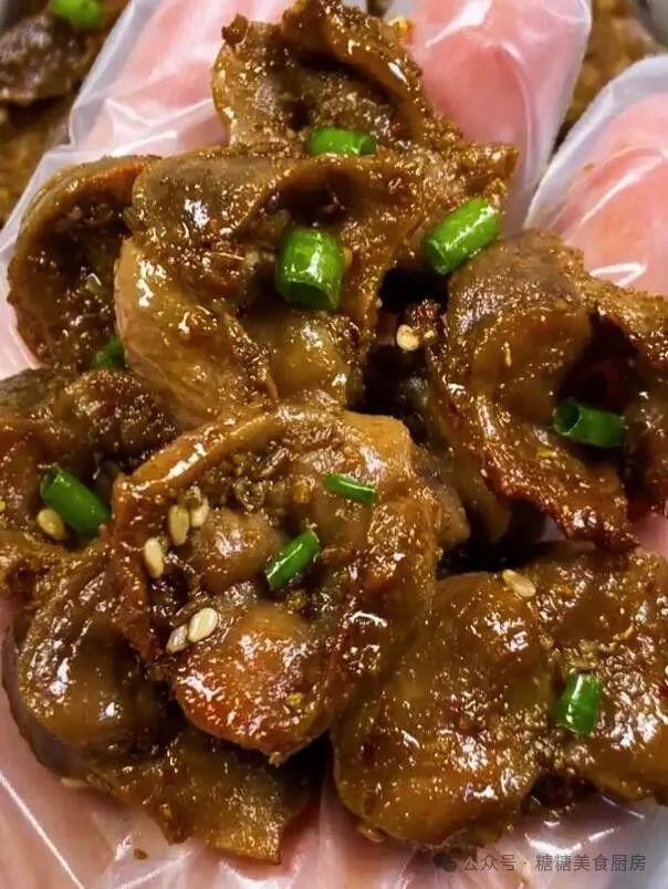 脆内里却保持着柔嫩多汁香气扑鼻。米乐m6烤鸡胗！它外表烤得金黄酥(图1)